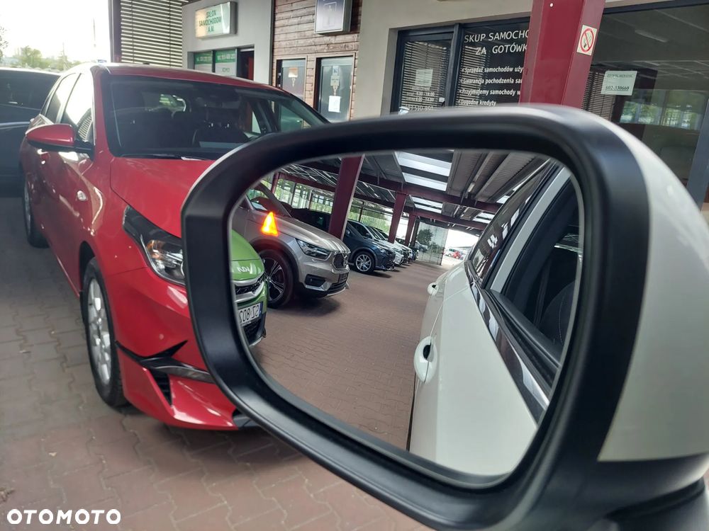 Nissan Qashqai 1.3 DIG-T mHEV N-Connecta Xtronic - 17