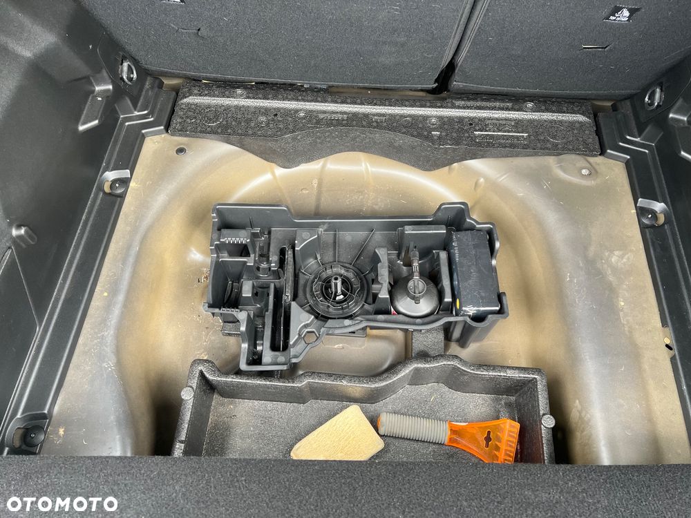 Peugeot 208 - 36