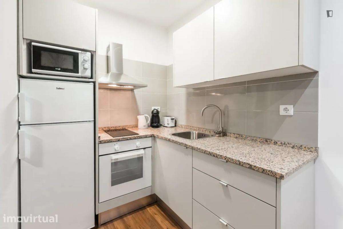 Apartamento com 1 quartos - localizado em Cedofeita Porto - Grande imagem: 2/16