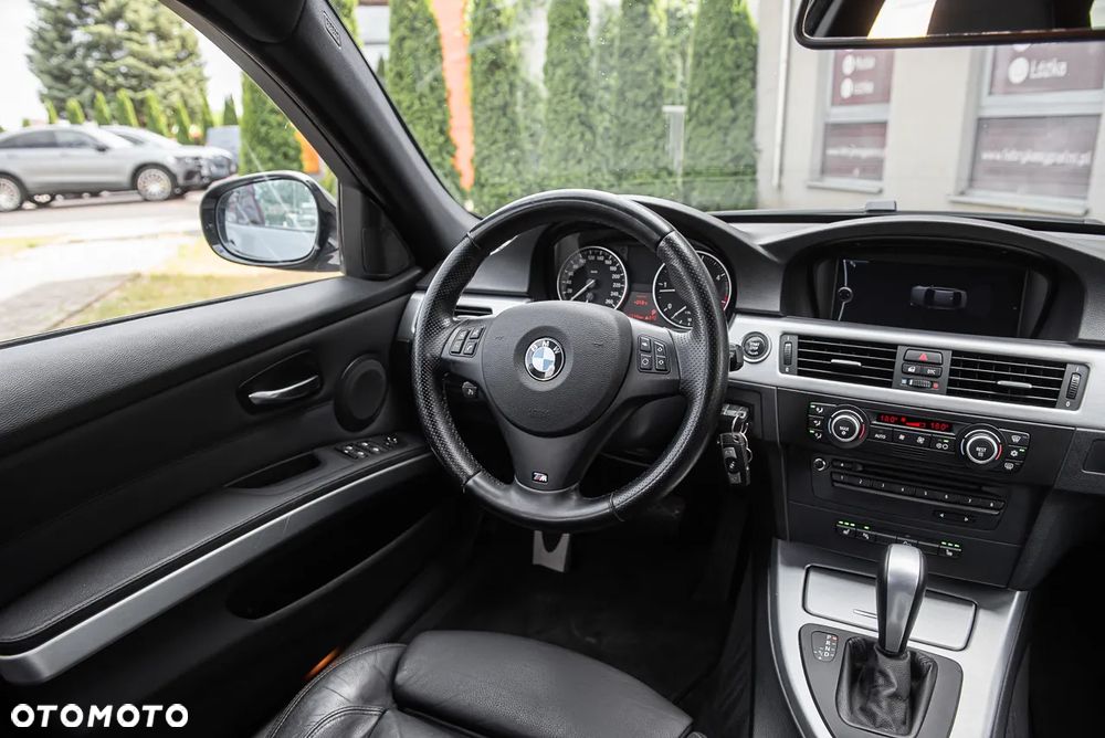 BMW Seria 3 320d xDrive DPF Touring - 27
