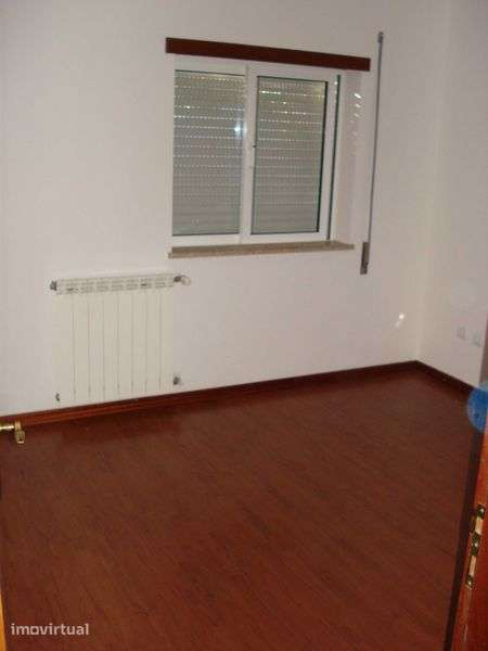 Aluga-se apartamento T2 - Grande imagem: 4/6