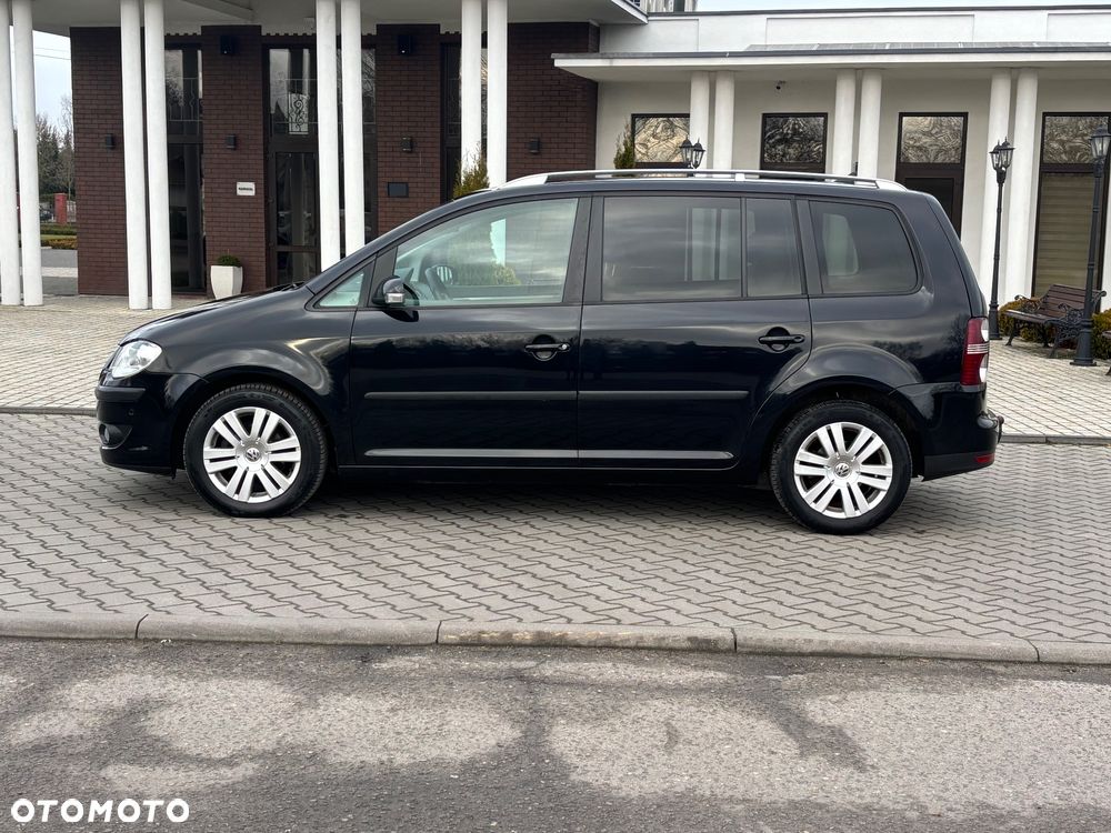 Volkswagen Touran 2.0 TDI DSG Highline - 3