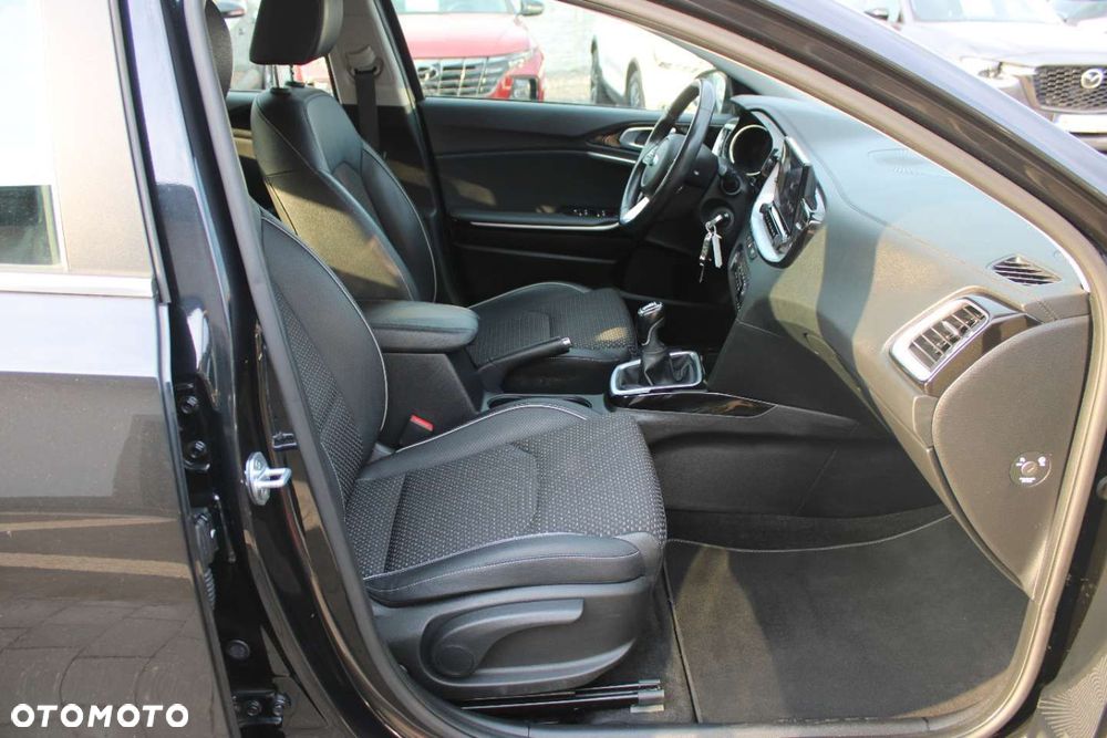 Kia XCeed - 26
