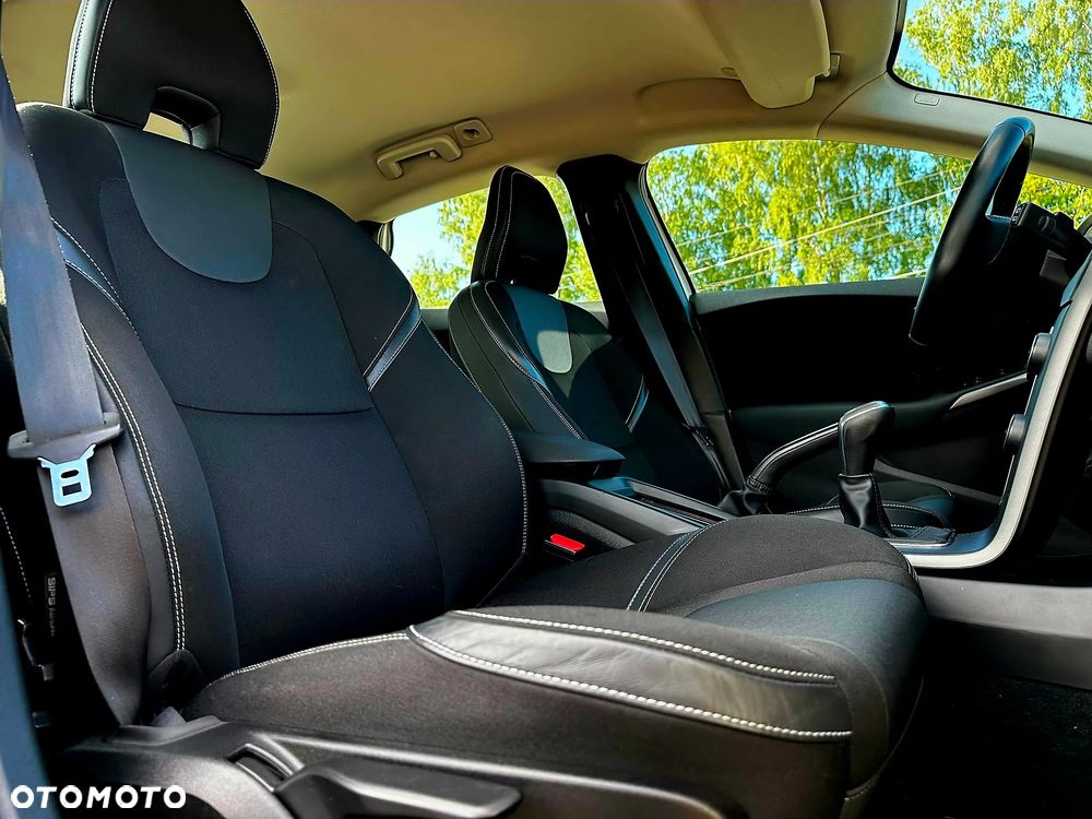 Volvo V40 D2 Momentum - 12
