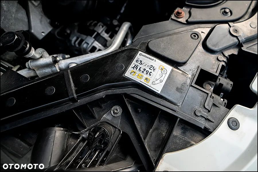 Volvo V40 Cross Country - 38