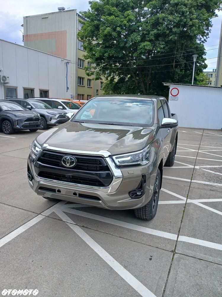 Toyota Hilux 2.8 D-4D mHEV Double Cab Executive 4x4 - 1