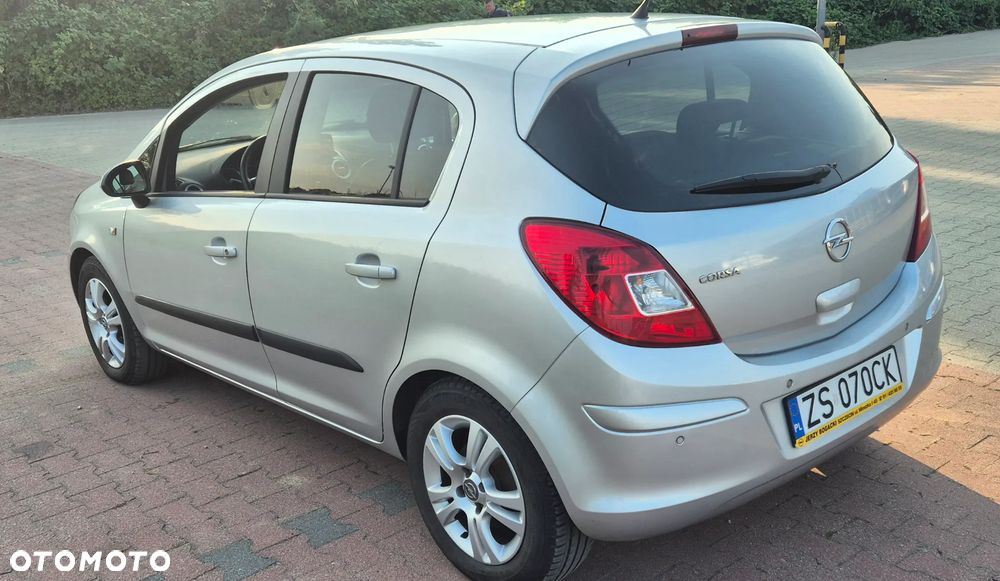 Opel Corsa 1.4 16V Cosmo - 4
