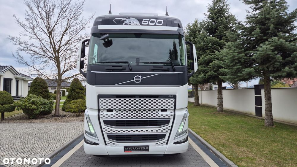 Volvo ///FH///500///2022///1 TURBINA ///JEDYNE 183 TYŚ KM/// GLOBETROTTER///XXL/// KLIMATYZACJA POSTOJOWA/// ZABUDOWY MIĘDZYOSIOWE/// ALUMINIOWE FELGI///FULL LED/// VIRTUAL COCPIT///PEDANTYCZNY  STAN///JAK NOWY - 3