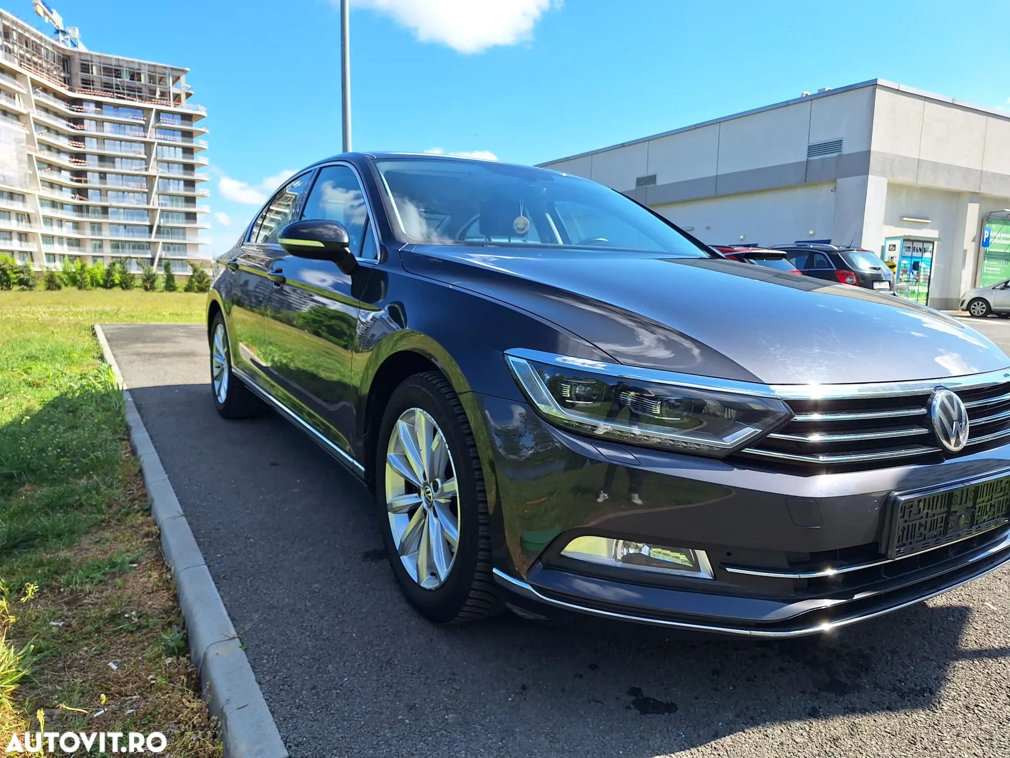 Volkswagen Passat Variant 1.6 TDI SCR DSG Business - 1