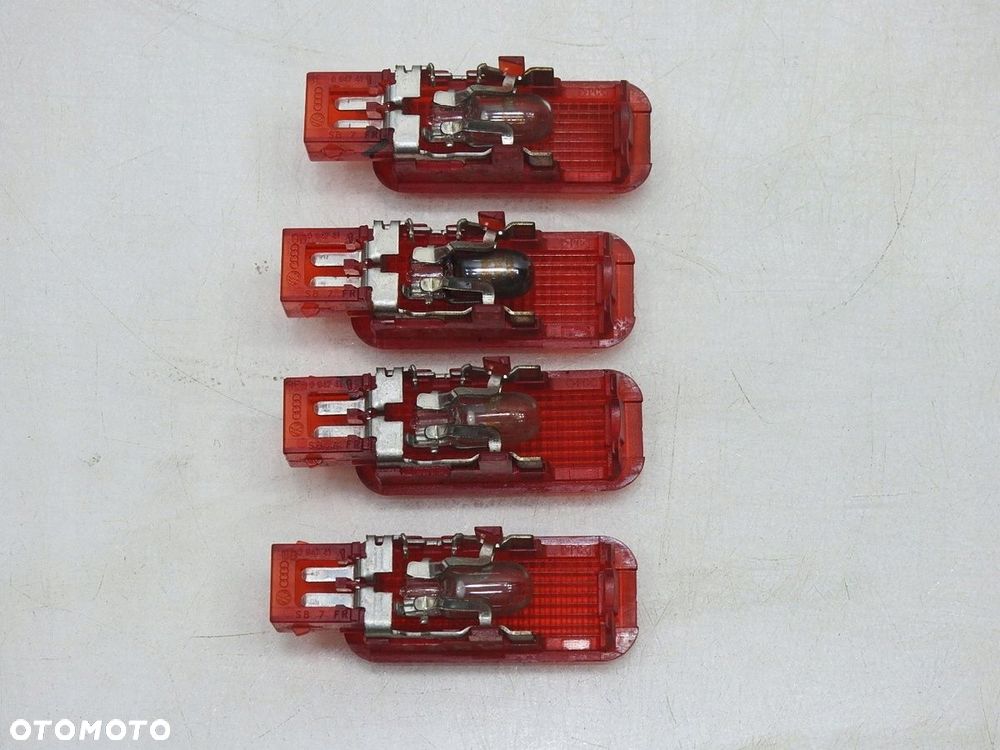 LAMPKA BOCZKA DRZWI AUDI A4 B7 - 5