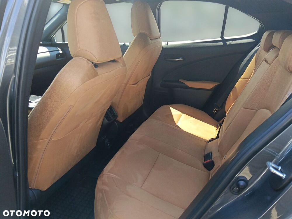 Lexus UX - 16