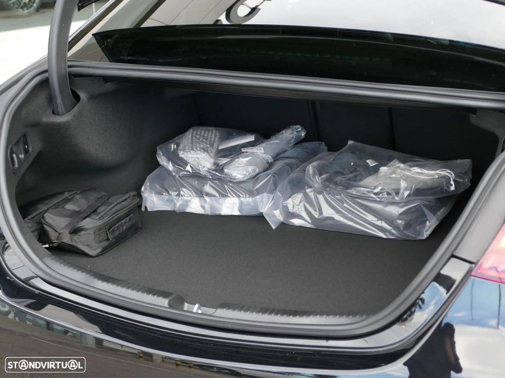 Mercedes-Benz C 300 e AMG Line - 13