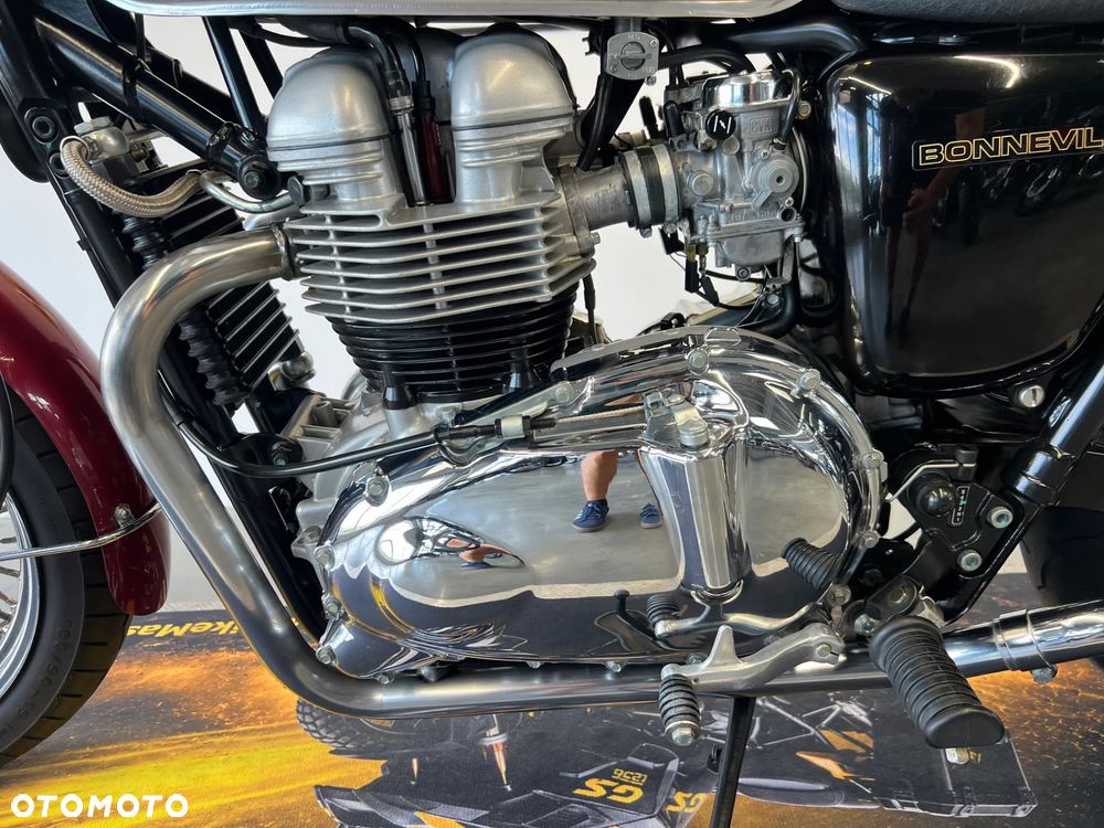 Triumph Bonneville - 6