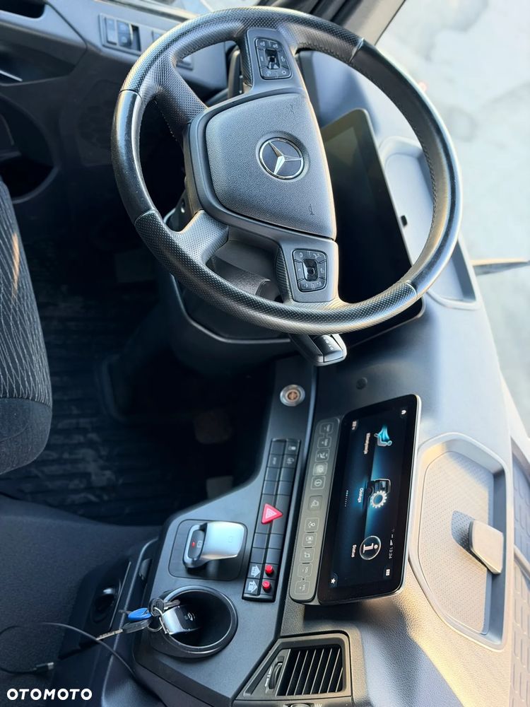 Mercedes-Benz ACTROS - 12