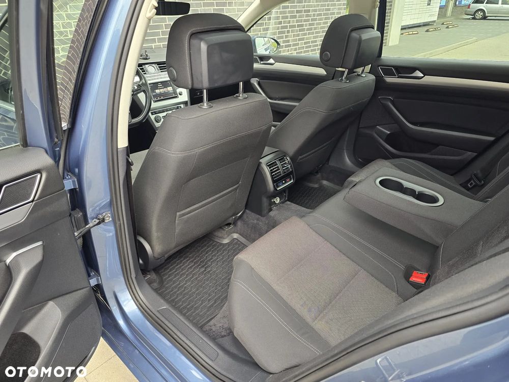 Volkswagen Passat 2.0 TDI SCR 4Motion DDG Highline - 21