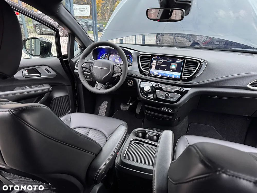 Chrysler Pacifica - 11