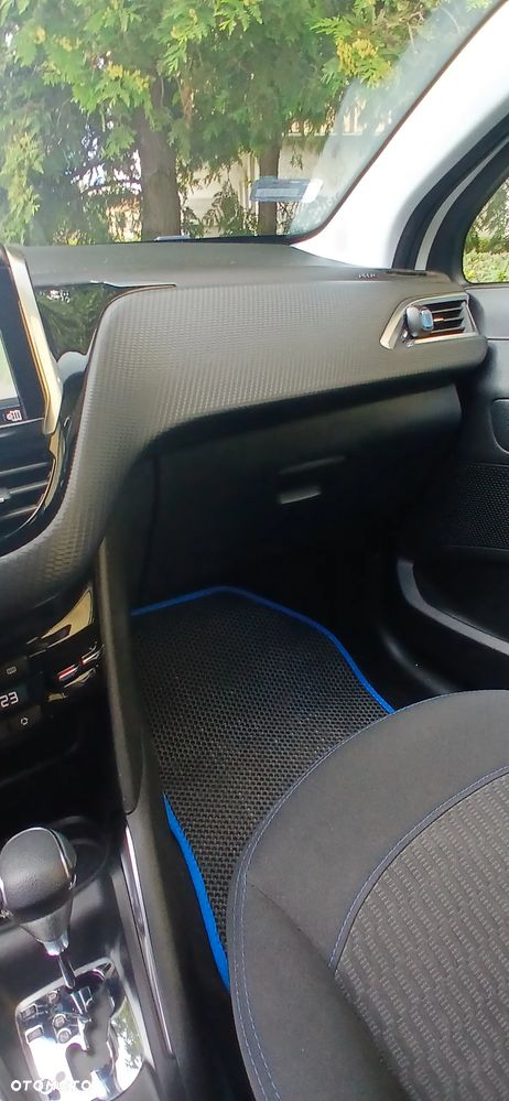 Peugeot 208 1.2 PureTech GPF Signature S&S EAT6 - 18