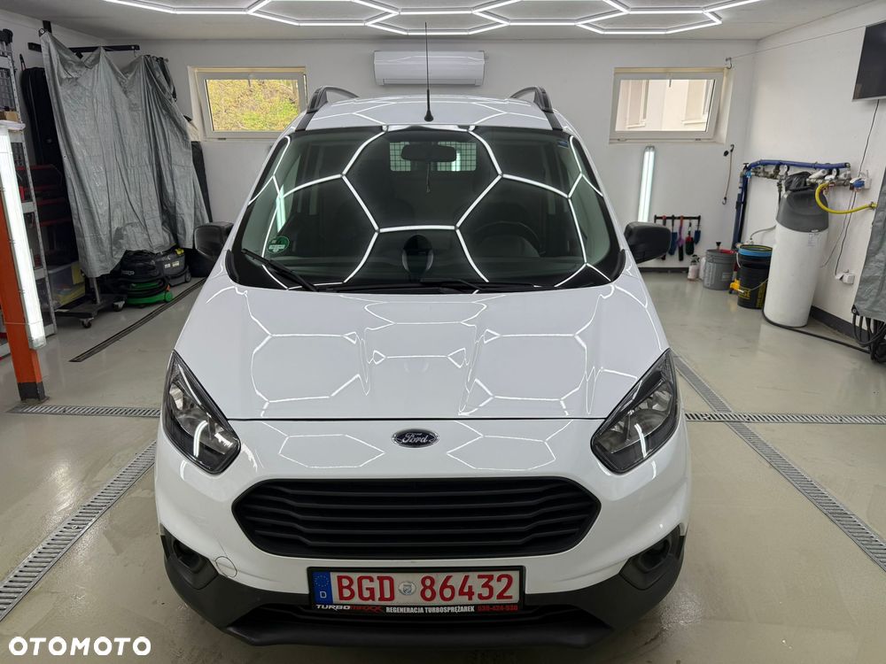 Ford Transit Courier - 2