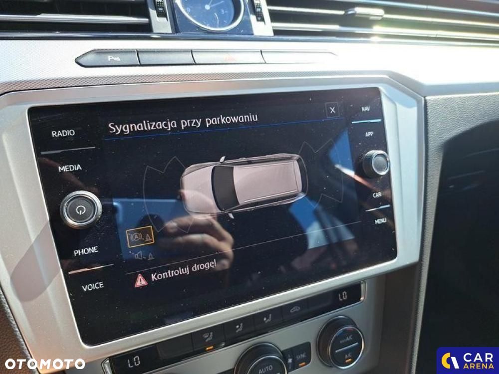 Volkswagen Passat - 14