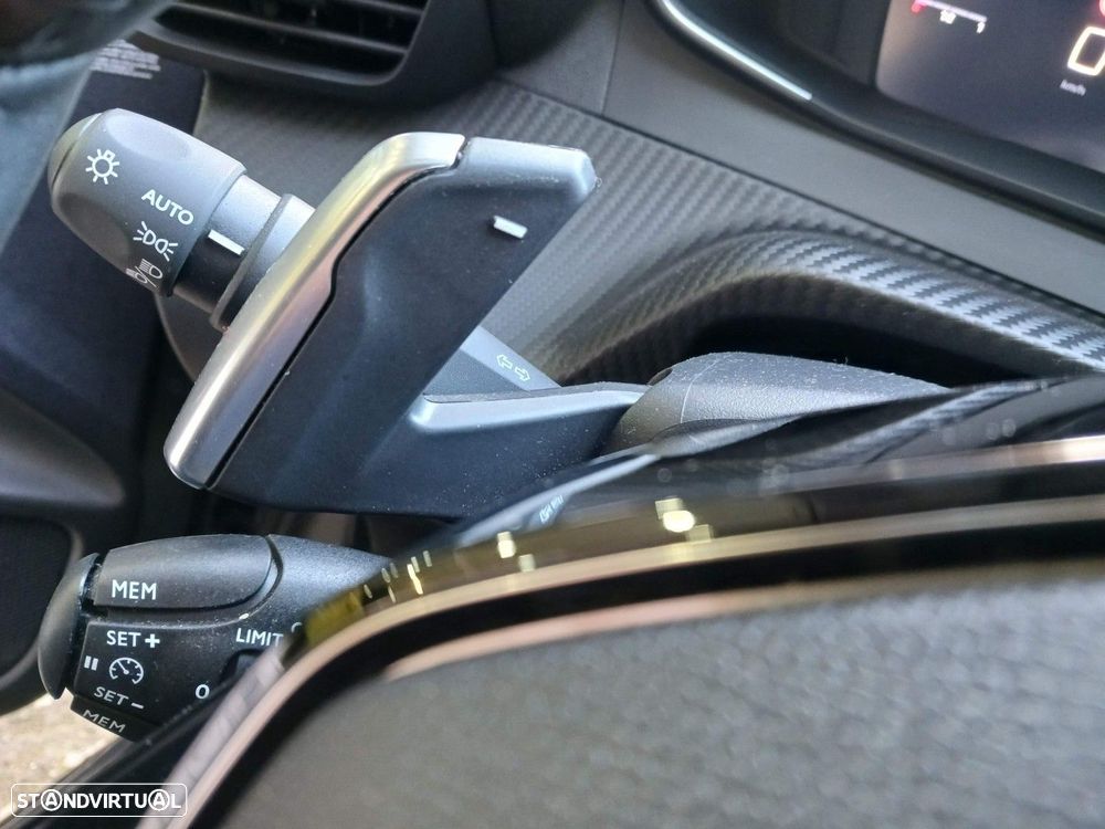 Peugeot 208 1.2 Hybrid Allure e-DCS6 - 21