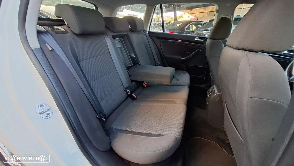 VW Golf Variant 1.6 TDi DPF Highline - 30