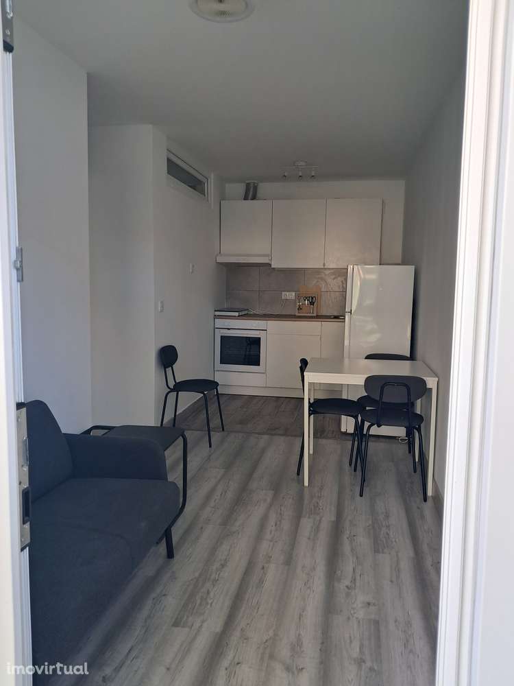 Quarto individual em loft com máquinas e perto de serviços - Grande imagem: 2/10