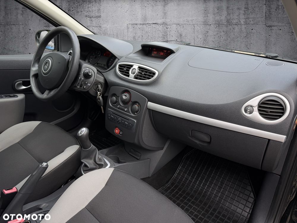 Renault Clio 1.2 16V 75 Expression - 8
