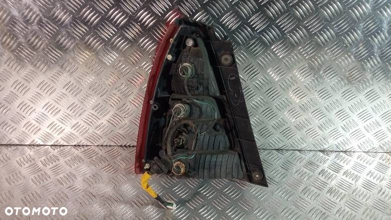 LAMPA PRAWA TYLNA SUBARU FORESTER - 2