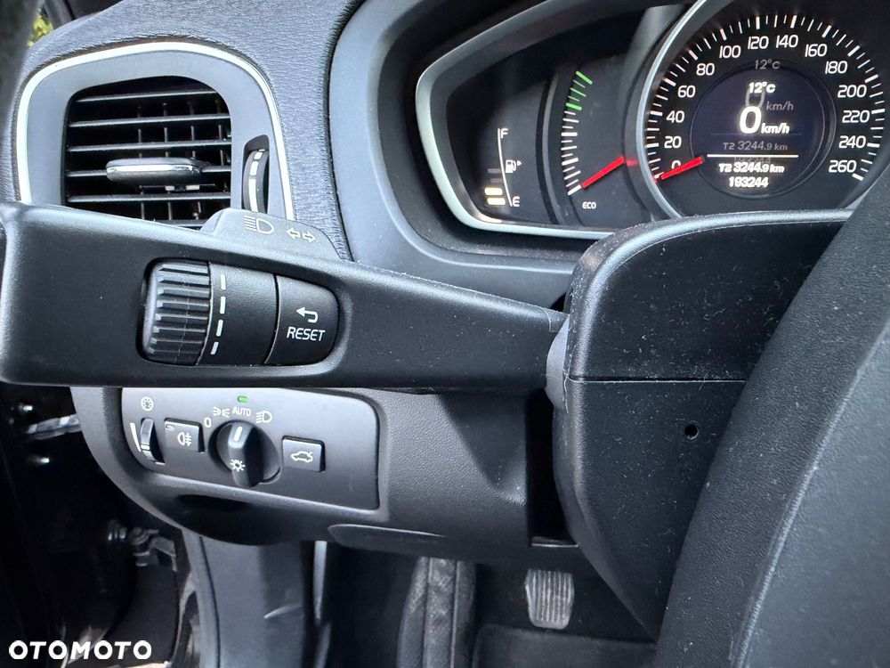 Volvo V40 T3 - 24
