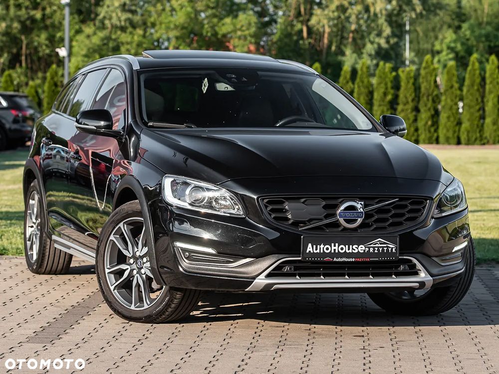 Volvo V60 Cross Country - 1