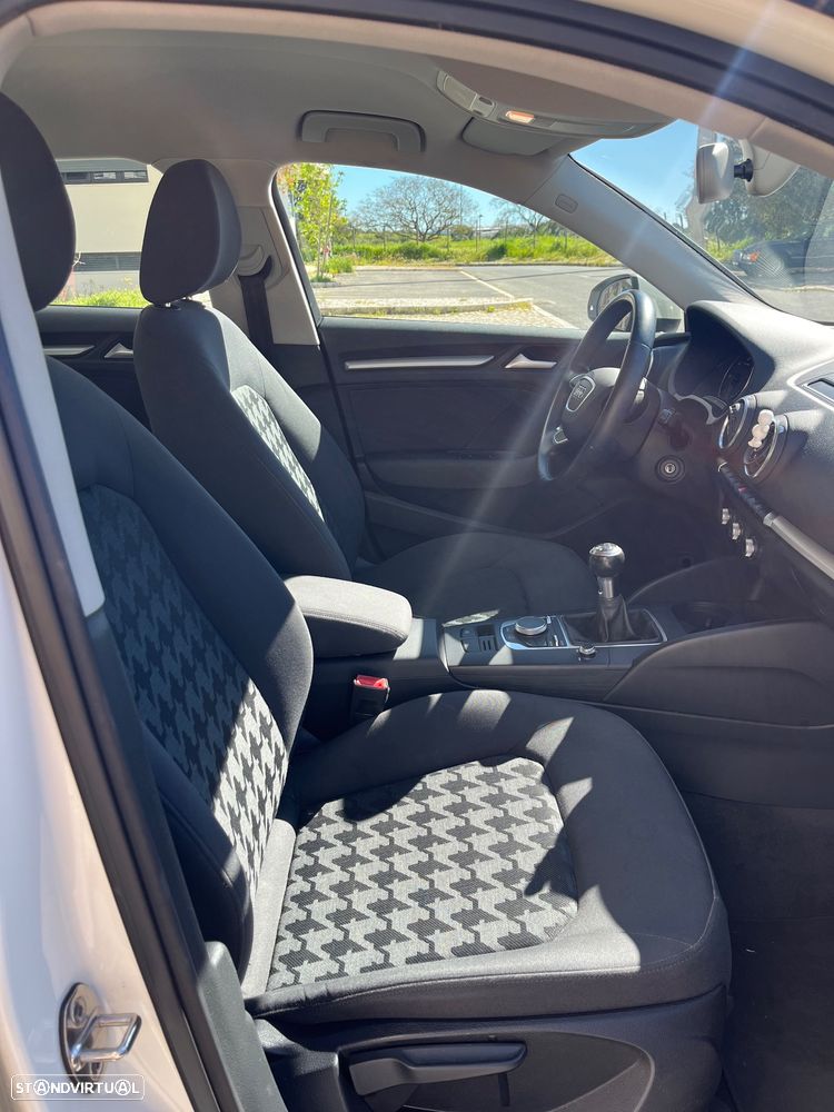 Audi A3 Sportback 1.6 TDI Advance - 11