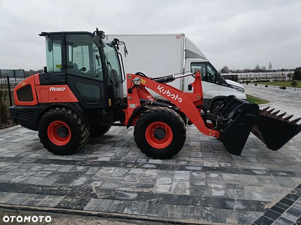 Kubota R082 - 1