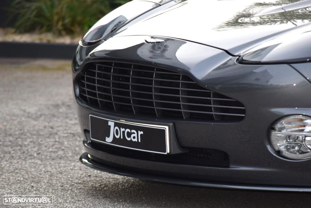 Aston Martin Vanquish - 3