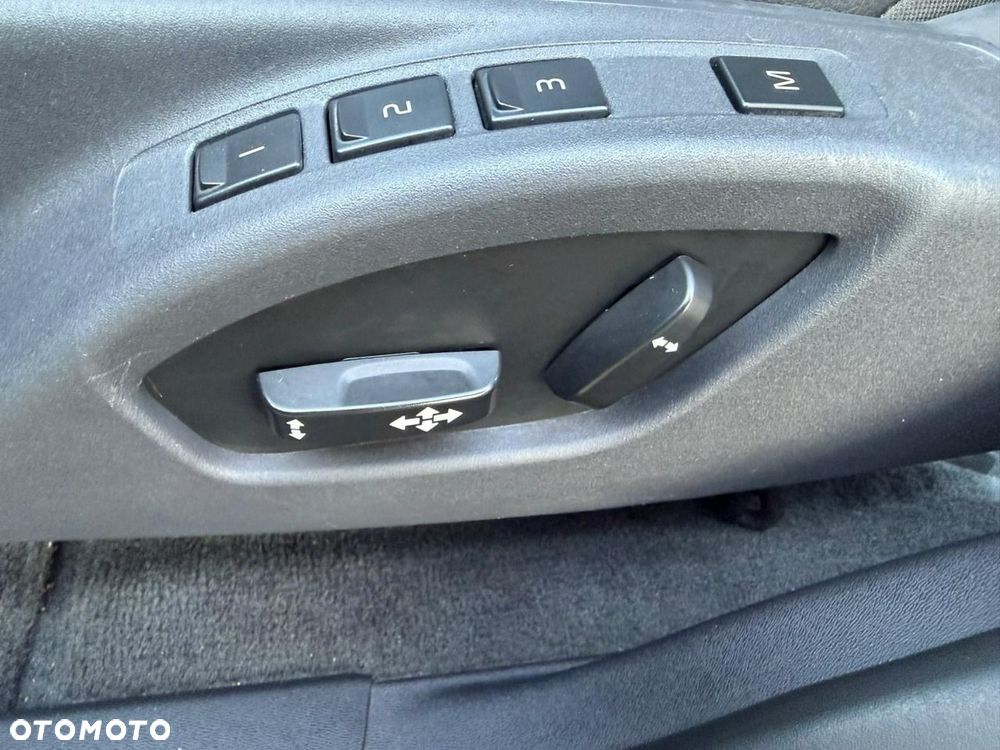 Volvo XC 60 - 30