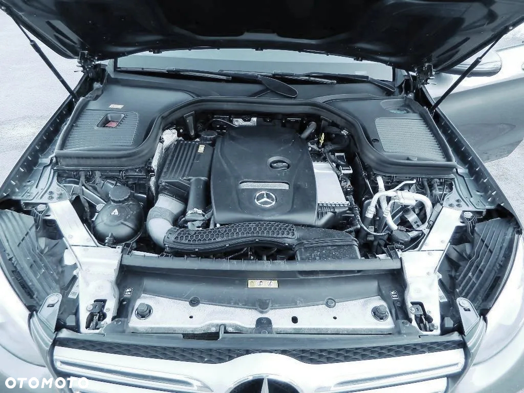 Mercedes-Benz GLC 300 4Matic 9G-TRONIC AMG Line - 25