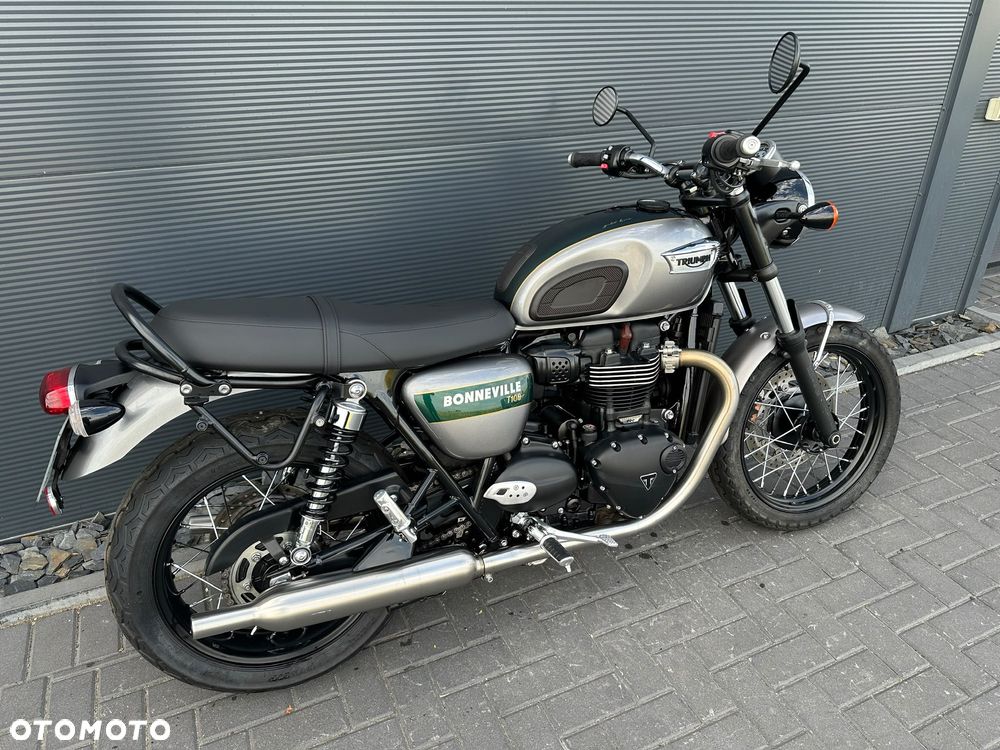 Triumph Bonneville - 4
