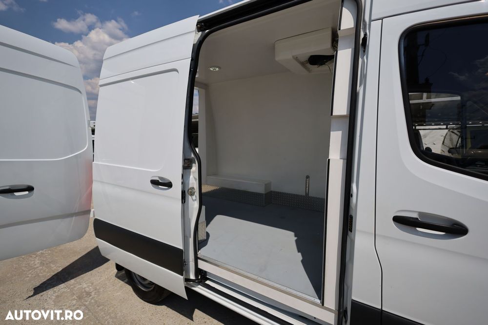 Mercedes-Benz Sprinter - 12