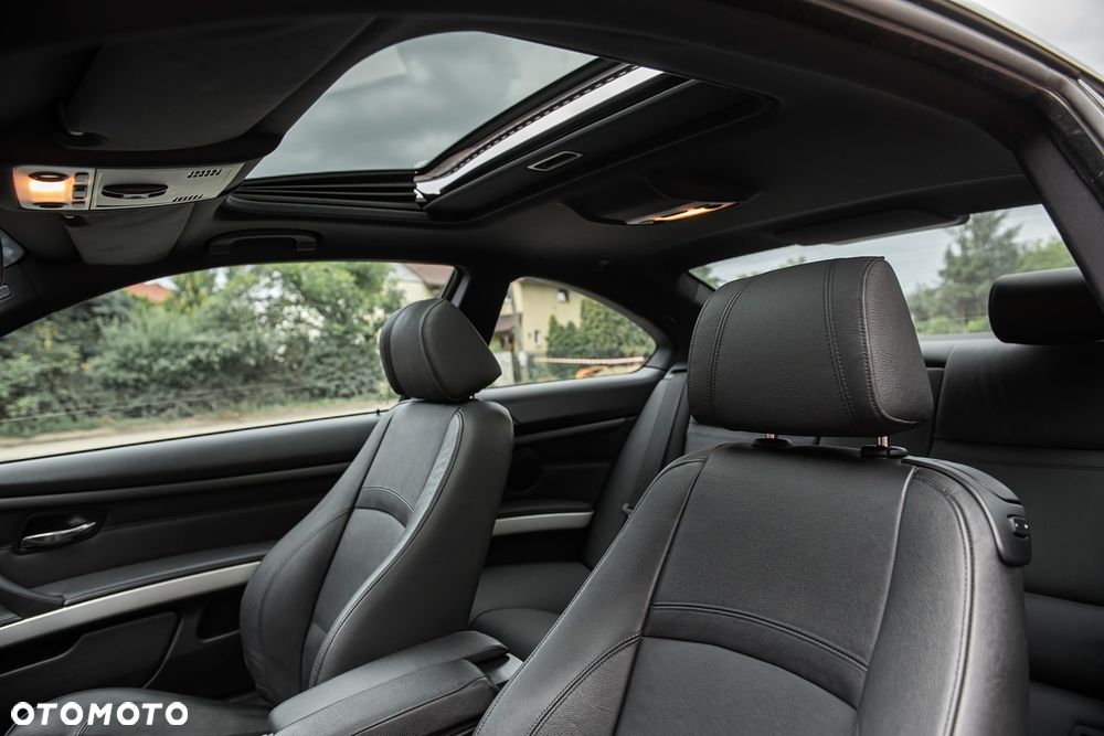 BMW Seria 3 325i xDrive M Sport Edition - 18