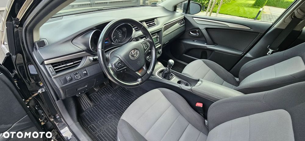 Toyota Avensis 1.8 Active - 9