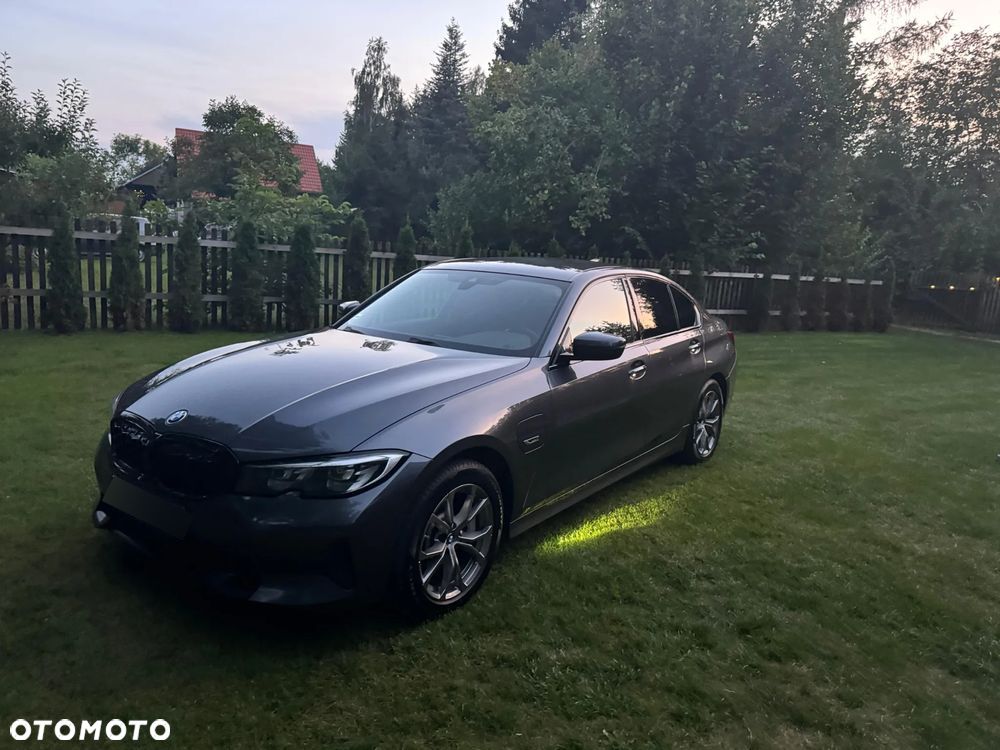 BMW Seria 3 330e Sport Line - 38