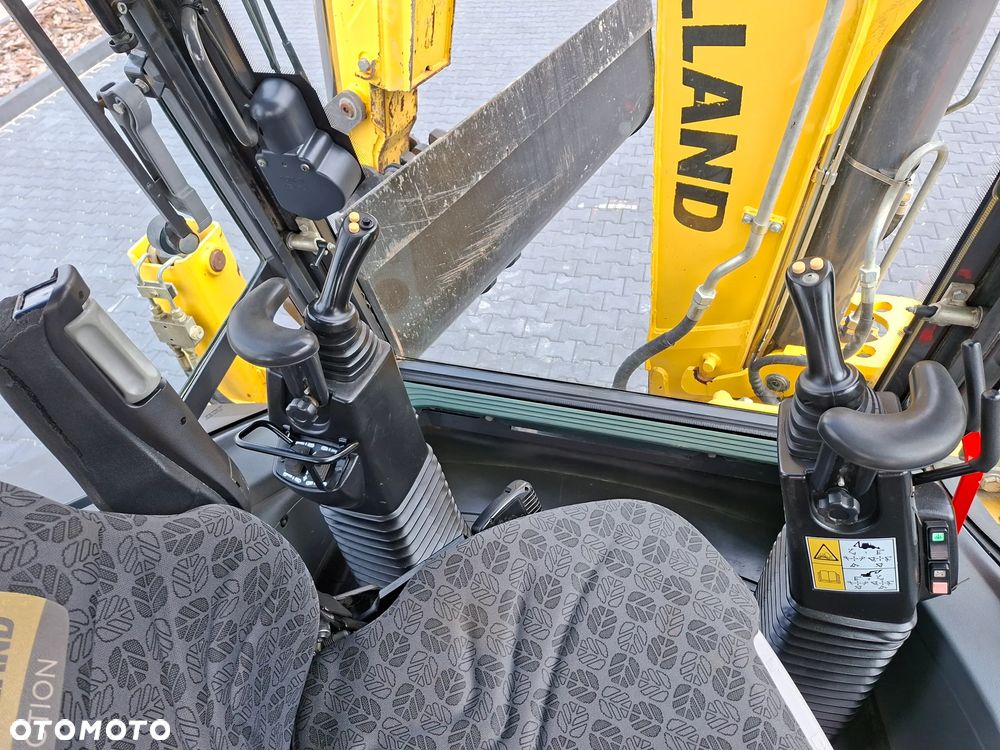 New Holland B110 C / Joystick / Koparko Ładowarka / - 2