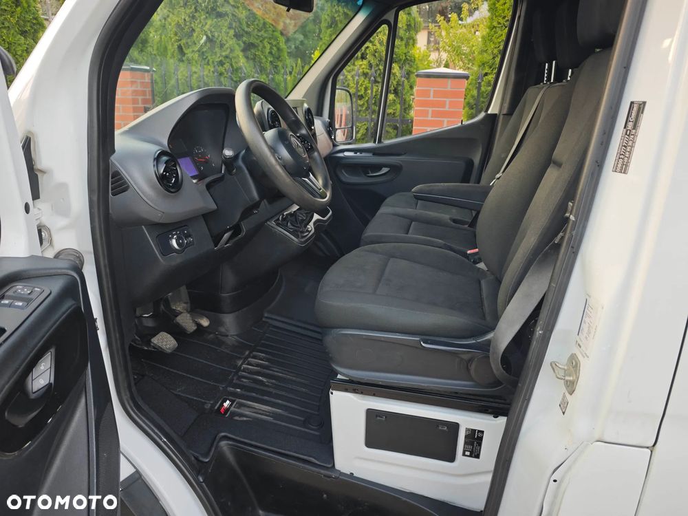 Mercedes-Benz Sprinter - 12