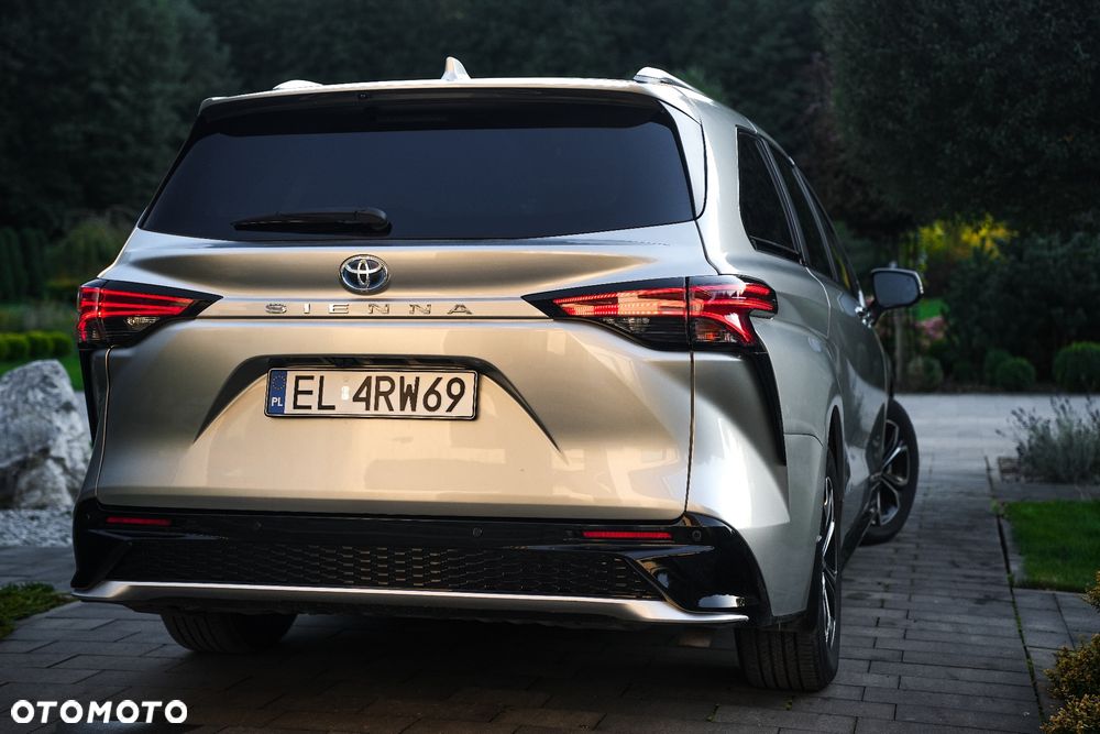 Toyota Sienna - 10
