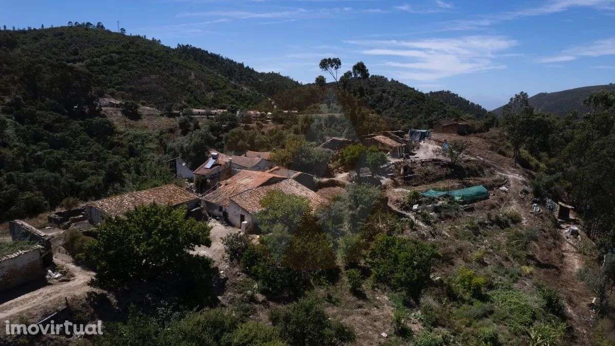 Aldeia Serrana perto de Aljezur - Grande imagem: 2/26