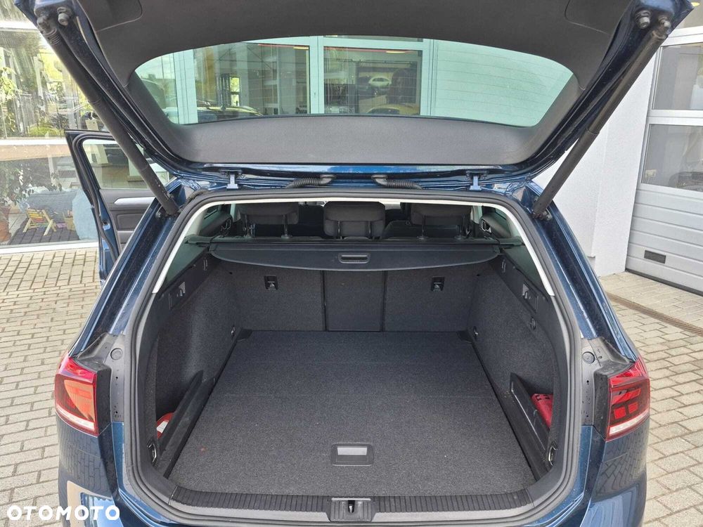 Volkswagen Passat - 15