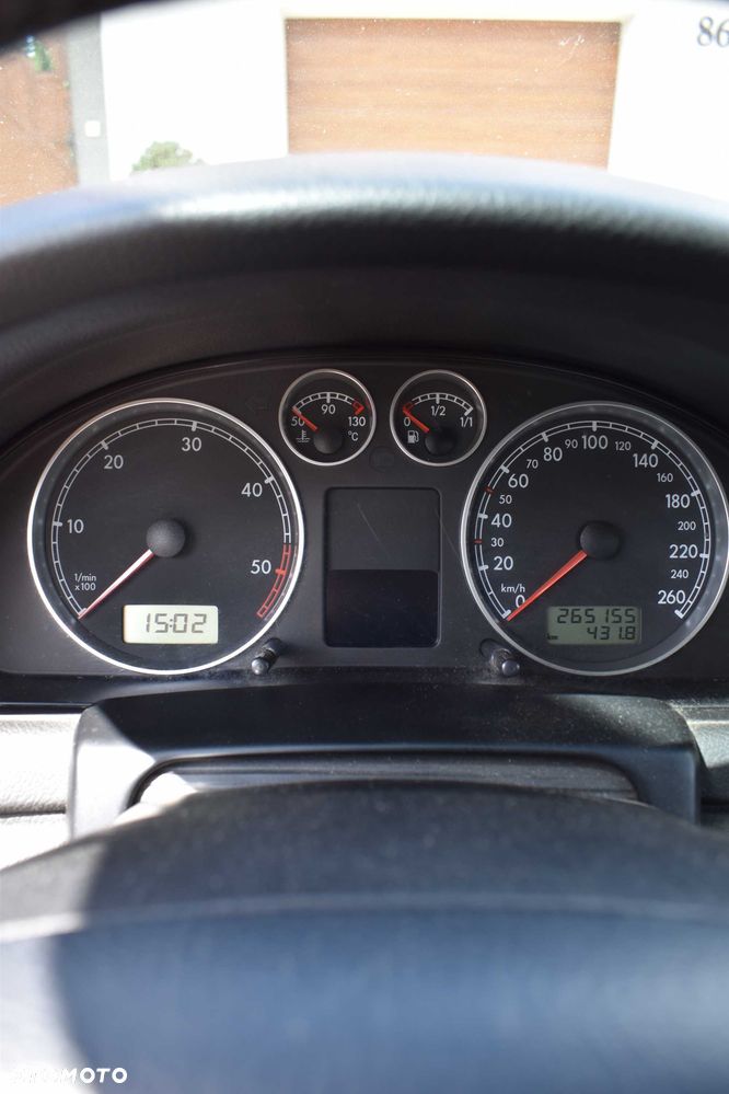 Volkswagen Passat - 4