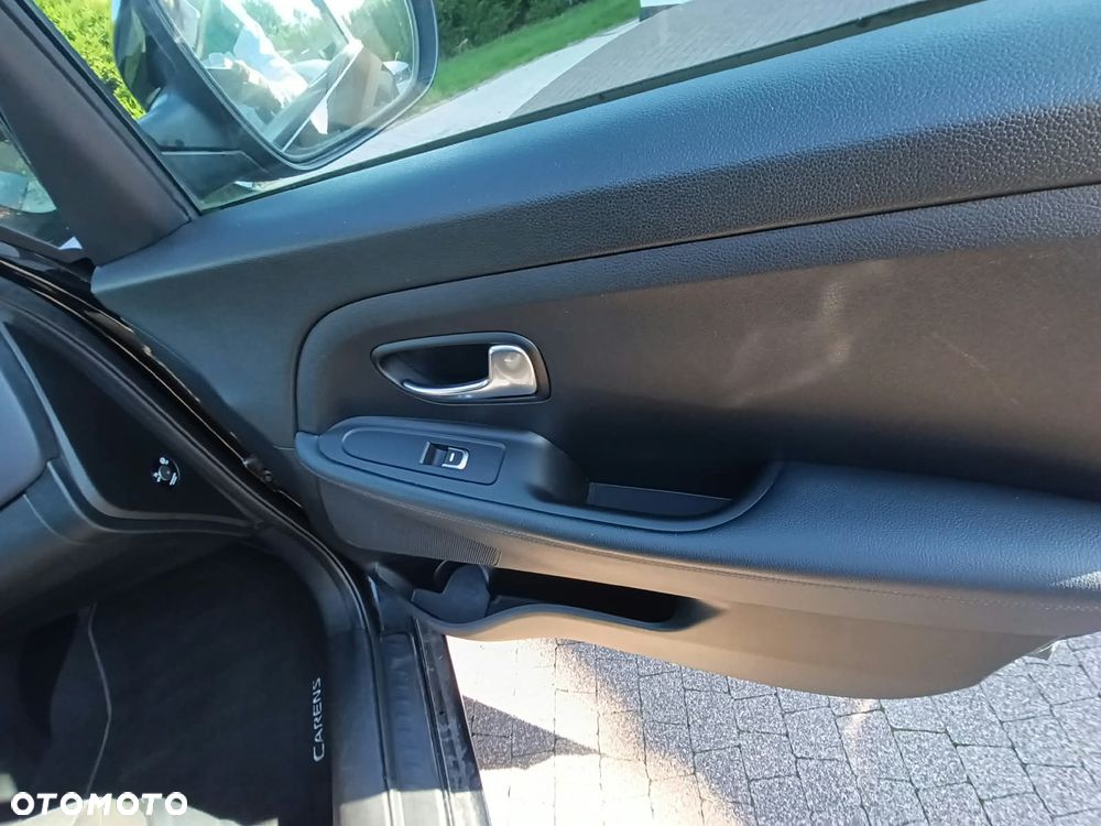 Kia Carens - 22
