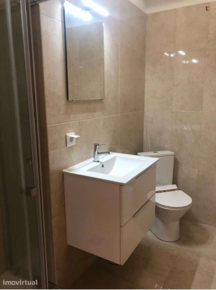 Quarto - localizado em Penha de França Lisbon - Grande imagem: 2/6