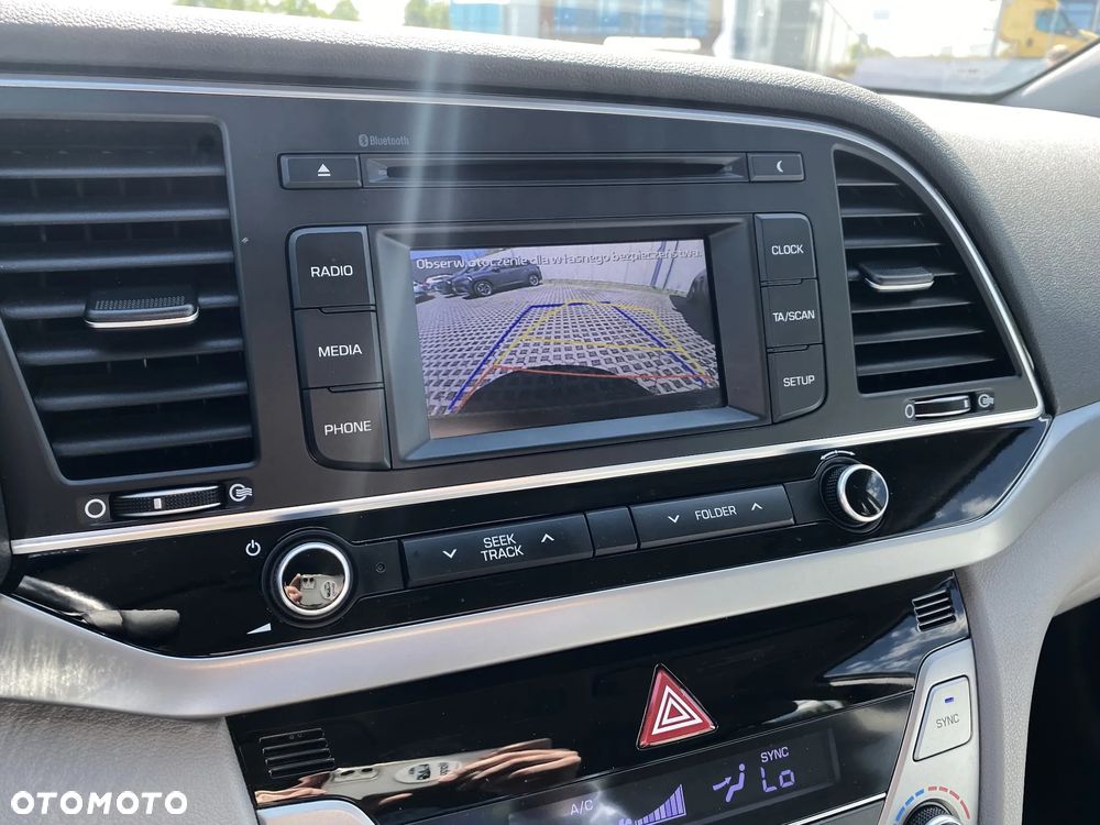Hyundai Elantra 1.6 Comfort - 8