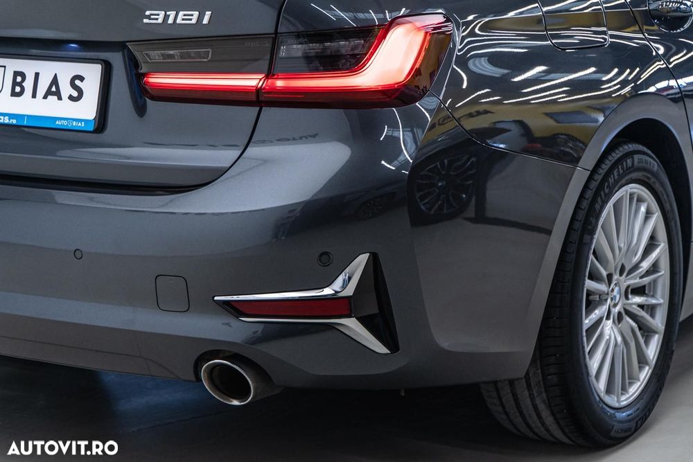 BMW Seria 3 318i Aut. Sport Line - 40